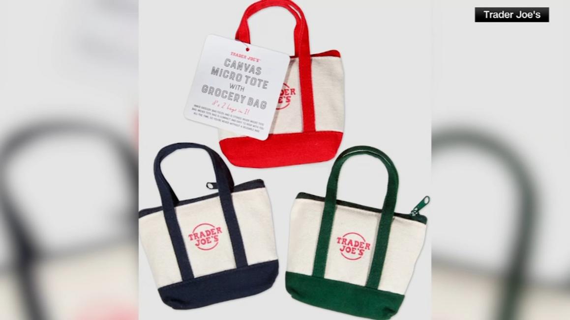 Trader Joe's Ra Mắt Túi Xách Mini Mới 1 18150889 111325 wls micro totes 6a vid