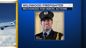 Cảnh sát cứu hỏa được vinh danh vì hành động anh hùng trong trường hợp khẩn cấp y tế giữa không trung 4 Cảnh sát cứu hỏa được vinh danh vì hành động anh hùng trong trường hợp khẩn cấp y tế giữa không trung