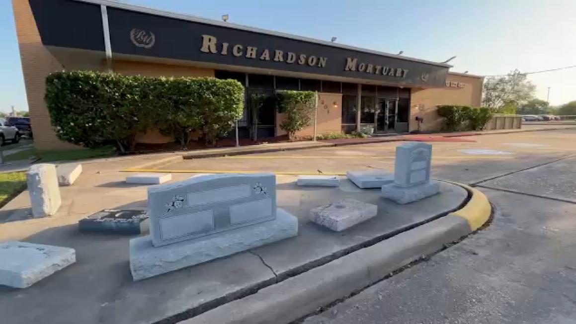 Cảnh sát Houston tìm người thân cho tro cốt 57 người 1 18155608 111425 ktrk richardson mortuary img