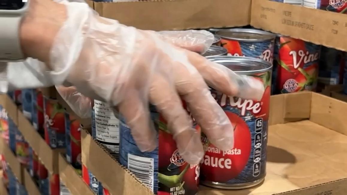 Ngân hàng lương thực Vùng Vịnh trong tình trạng 'khủng hoảng' bất chấp chính phủ mở cửa trở lại 1 18162822 111625 kgo canned tomatoes img