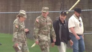 Lực lượng Vệ binh Quốc gia Texas sắp được rút về 9 Lực lượng Vệ binh Quốc gia Texas sắp được rút về