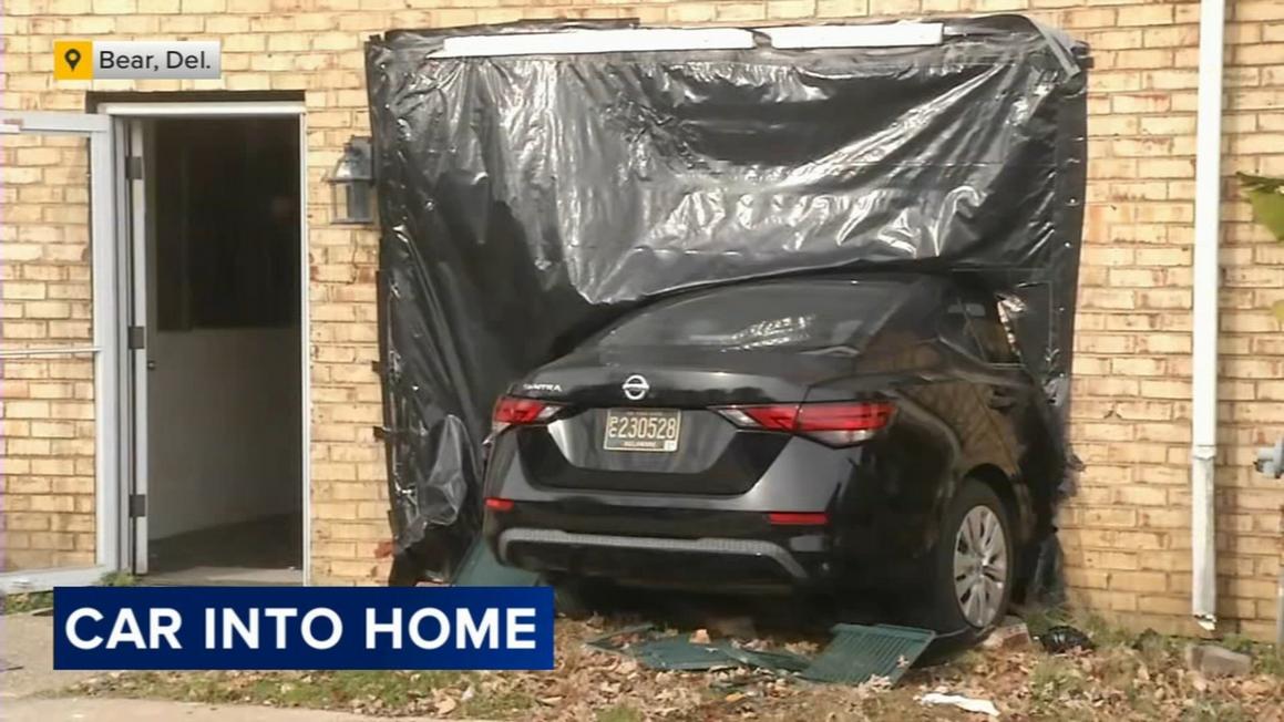Xe đâm vào nhà ở Bear, Delaware 1 18170855 111825 wpvi car into home bear del 4pm vid
