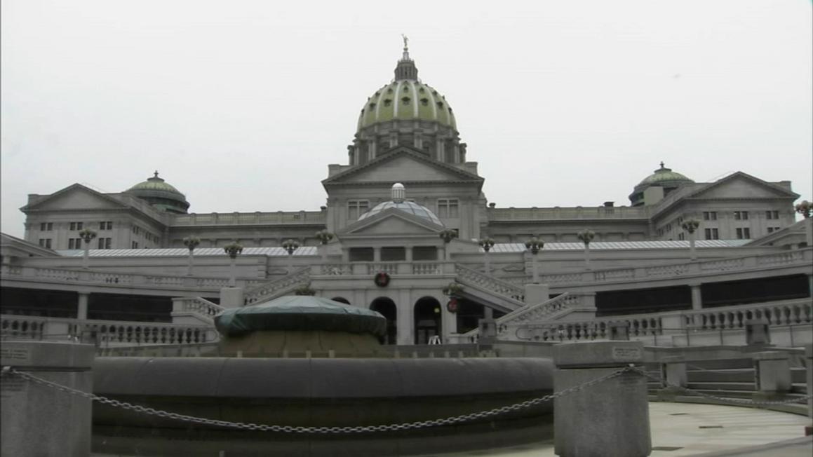 18183196 112025 wpvi crown act passes 10pm CC vid