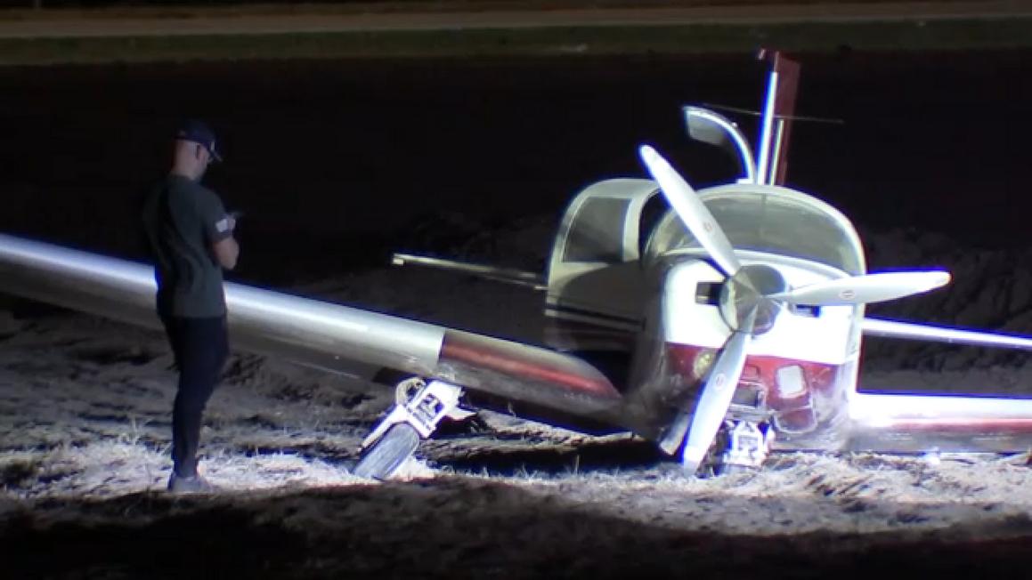 Máy bay nhỏ hạ cánh khẩn cấp vì sự cố động cơ 1 18184742 112125 ktrk grand pkwy plane crash img