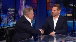 Tỷ phú Stephen Cloobeck rút khỏi cuộc đua Thống đốc California, ủng hộ Dân biểu Eric Swalwell