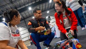 Khuyến khích người dân quyên góp đồ chơi cho trẻ em khu vực Houston trong dịp lễ