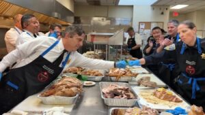 Lực lượng Cứu Hỏa và Cảnh Sát San Francisco Thi Tài Cắt Gà Tây