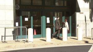 Quan tòa liên bang yêu cầu cải thiện điều kiện ‘vô nhân đạo’ tại trại giam ICE ở SF