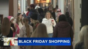 Người dân đổ xô đi mua sắm ‘Black Friday’ ở Cherry Hill