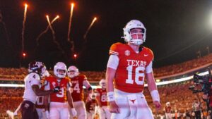 Texas đánh bại Texas A&M 27-17, loại A&M khỏi trận tranh chức vô địch SEC 11 Texas đánh bại Texas A&M 27-17, loại A&M khỏi trận tranh chức vô địch SEC