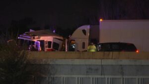 4 Lính Cứu Hỏa Nhập Viện Sau Tai Nạn Nghiêm Trọng