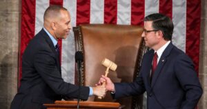 Cuộc chiến phân chia lại địa hạt bầu cử làm xáo trộn hàng chục chiến dịch tranh cử giữa kỳ 2 Cuộc chiến phân chia lại địa hạt bầu cử làm xáo trộn hàng chục chiến dịch tranh cử giữa kỳ