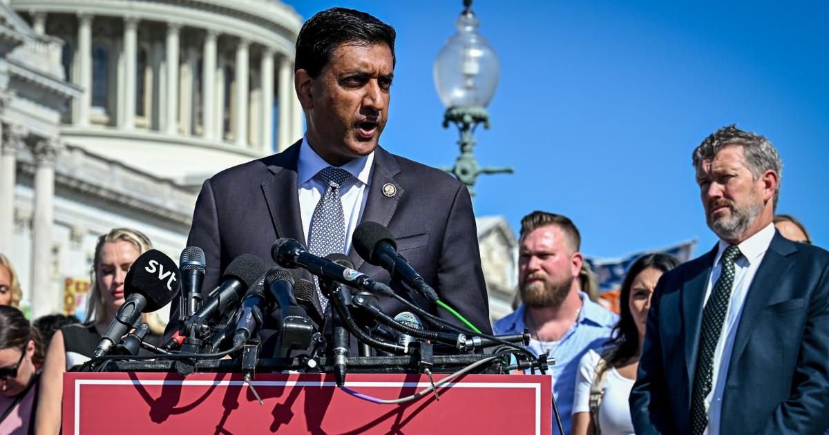 250918 Ro Khanna Thomas Massie ew 1210p 7e7d60