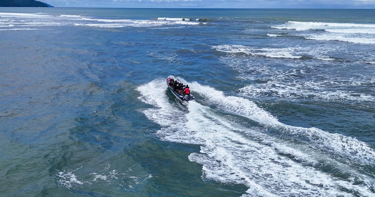 Luật sư quân sự hàng đầu nêu quan ngại pháp lý về các vụ tấn công tàu thuyền 1 251017 venezuela boat ch 1406 e7f57b