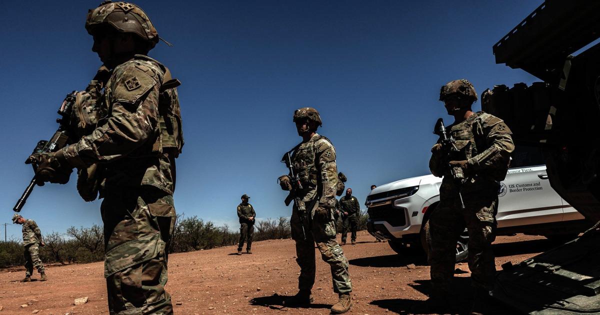 Chính quyền Tổng Thống Donald Trump Lên Kế Hoạch Sứ Mạng Mới Tại Mexico Chống Các Băng Đảng Ma Túy, Quan Chức Mỹ Cho Biết 1 251031 us soldiers border ONETIMEUSE mn 1515 c8bb82