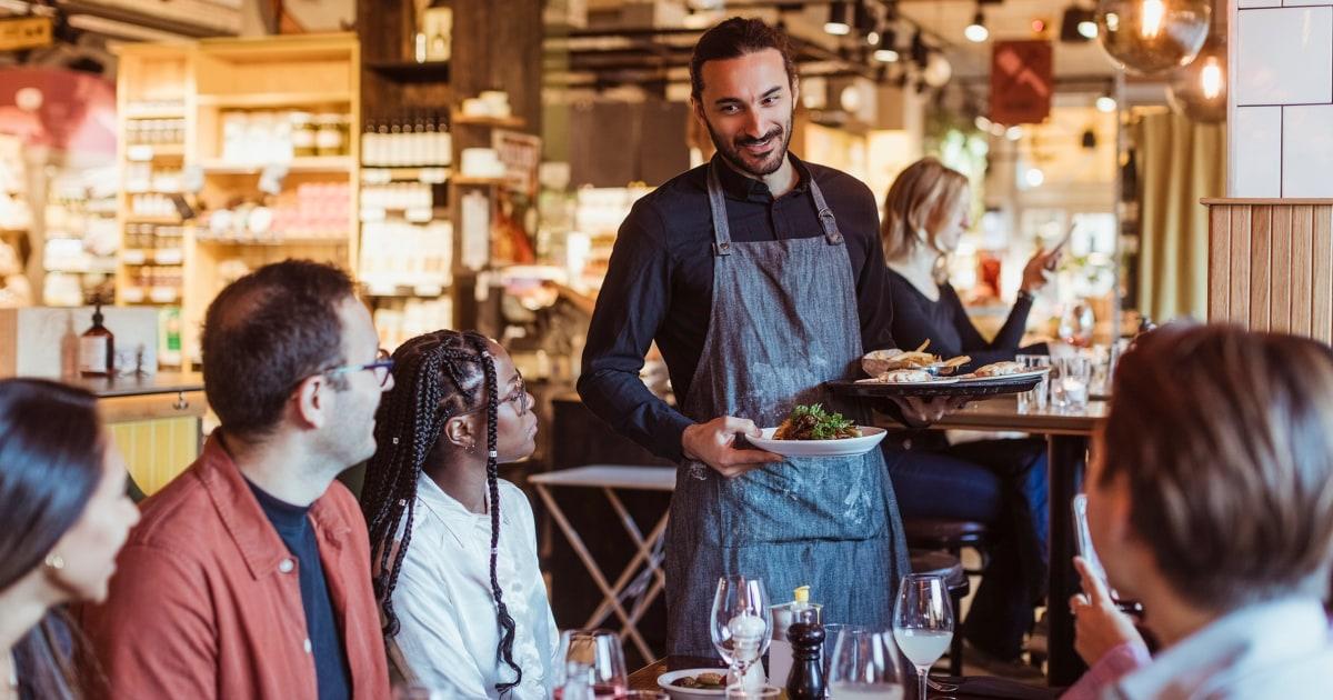 Tổng Thống Donald Trump đạt thỏa thuận giảm giá thuốc giảm cân 1 251106 fast food vs dine in gk 3f78fb