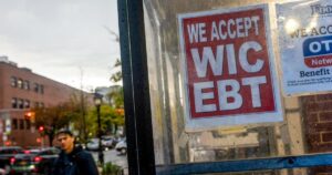 Thẩm phán yêu cầu chính quyền Trump cấp đủ SNAP trước thứ Sáu 9 Thẩm phán yêu cầu chính quyền Trump cấp đủ SNAP trước thứ Sáu