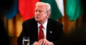 Tổng Thống Trump Vẫn Đề Cao Kinh Tế Dù Bị Cử Tri Phản Đối Mạnh Mẽ 20 Tổng Thống Trump Vẫn Đề Cao Kinh Tế Dù Bị Cử Tri Phản Đối Mạnh Mẽ