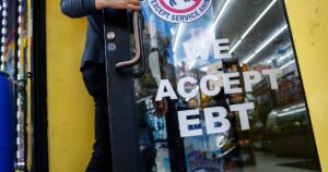 Chính Quyền Tổng Thống Donald Trump Yêu Cầu Thu Hồi Trợ Cấp Thực Phẩm SNAP 8 Chính Quyền Tổng Thống Donald Trump Yêu Cầu Thu Hồi Trợ Cấp Thực Phẩm SNAP