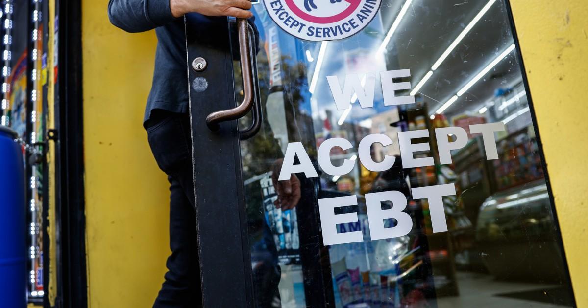 Chính Quyền Tổng Thống Donald Trump Yêu Cầu Thu Hồi Trợ Cấp Thực Phẩm SNAP 1 251109 EBT aa 114 dc1eef