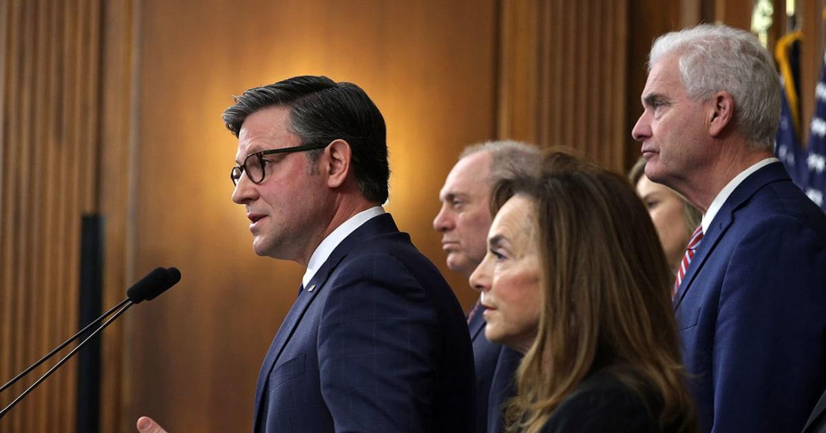 Steve Kornacki: Đảng Cộng Hòa hứng chịu thiệt hại chính trị trong vụ đóng cửa chính phủ. Liệu điều đó kéo dài bao lâu? 1 251110 mike johnson mn 1950 4abd13