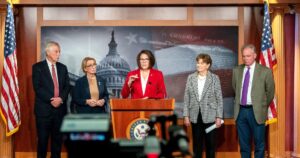 Dân Chủ Phản Đối Sau Khi 8 Thượng Nghị Sĩ Đạt Thỏa Thuận Chấm Dứt Đóng Cửa Chính Phủ Mà Không Kèm Quỹ ACA