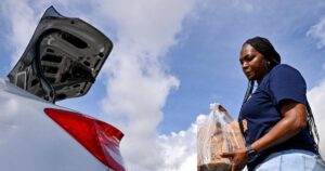 Tòa án Tối cao Mỹ cho phép chính quyền Tổng Thống Donald Trump tạm ngưng chi trả trợ cấp thực phẩm 14 Tòa án Tối cao Mỹ cho phép chính quyền Tổng Thống Donald Trump tạm ngưng chi trả trợ cấp thực phẩm