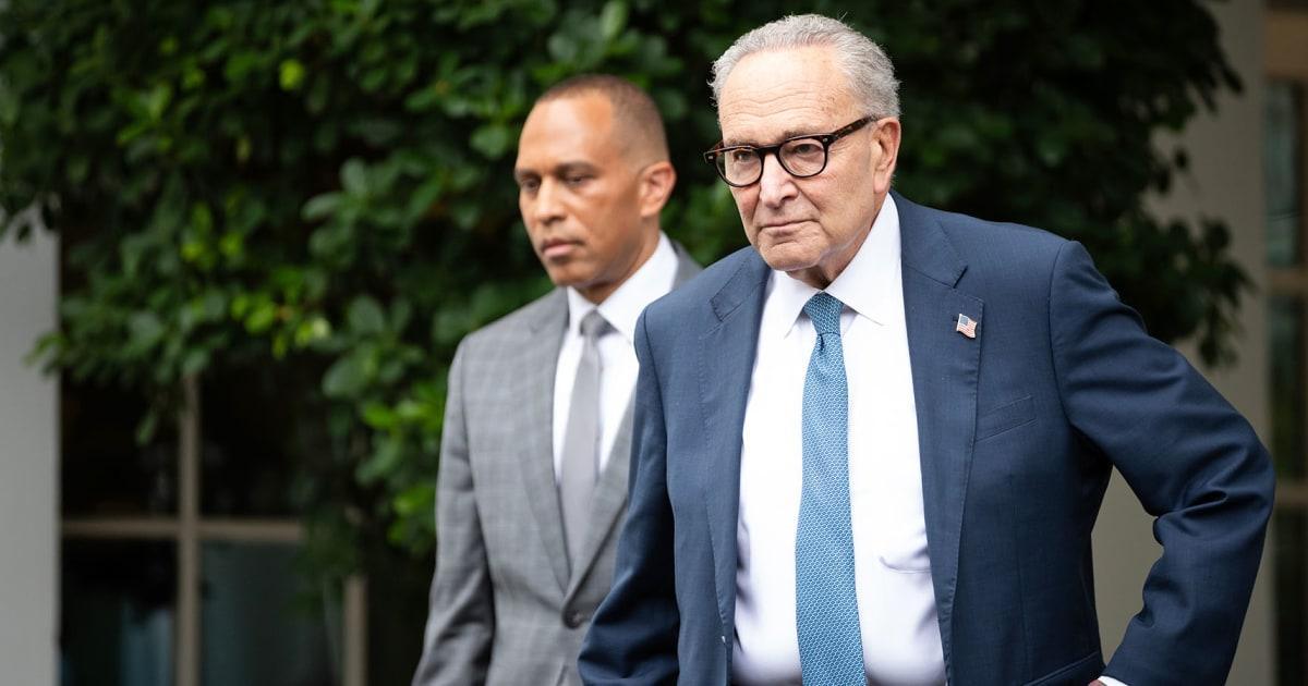 Đảng Dân Chủ Nói Gì Về Việc Chính Phủ Đóng Cửa 43 Ngày? 1 251111 chuck schumer hakeem jeffries mn 1015 44c492