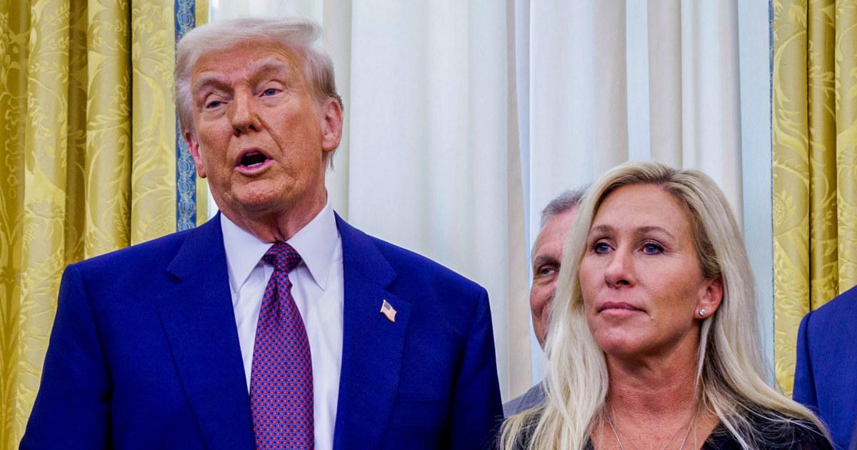 Nghị sĩ Marjorie Taylor Greene cho biết bà nhận được lời đe dọa trong bối cảnh mối thù ngày càng sâu sắc với ông Trump 1 251115 trump mtg ch 1433 1f7095