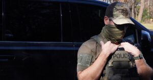 Bắt giữ di dân tại Charlotte gây lo sợ, nhiều cơ sở thương mại đóng cửa 22 Bắt giữ di dân tại Charlotte gây lo sợ, nhiều cơ sở thương mại đóng cửa