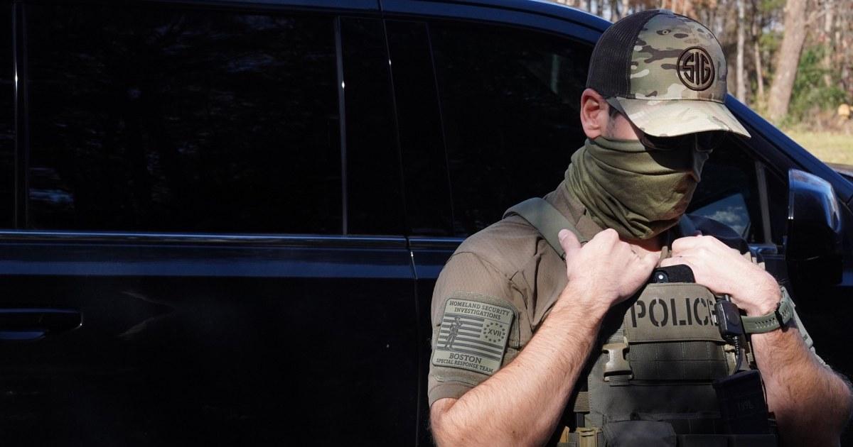 Bắt giữ di dân tại Charlotte gây lo sợ, nhiều cơ sở thương mại đóng cửa 1 251117 ice north carolina charlotte vl 134p c68c4b