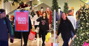 Người tiêu dùng Mỹ dự kiến cắt giảm chi tiêu trong mùa mua sắm cuối năm