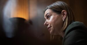 Thượng Nghị Sĩ Elissa Slotkin Nhận Đe Dọa Bom Sau Lời Kêu Gọi Quân Đội Từ Chối ‘Mệnh Lệnh Phi Pháp’