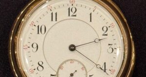 Đồng hồ Titanic của cặp vợ chồng qua đời cùng nhau bán giá $2.3 triệu 12 Đồng hồ Titanic của cặp vợ chồng qua đời cùng nhau bán giá $2.3 triệu