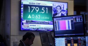 Chứng Khoán Tăng Vọt Nhờ Hy Vọng Cắt Giảm Lãi Suất Tháng 12 và Sự Háo Hức Trở Lại Với AI