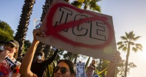 Hàng trăm người trên khắp nước Mỹ học cách ứng phó với việc thi hành luật nhập cư