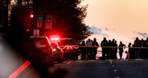 Tổng Thống Donald Trump muốn xem xét lại người Afghanistan đến Mỹ