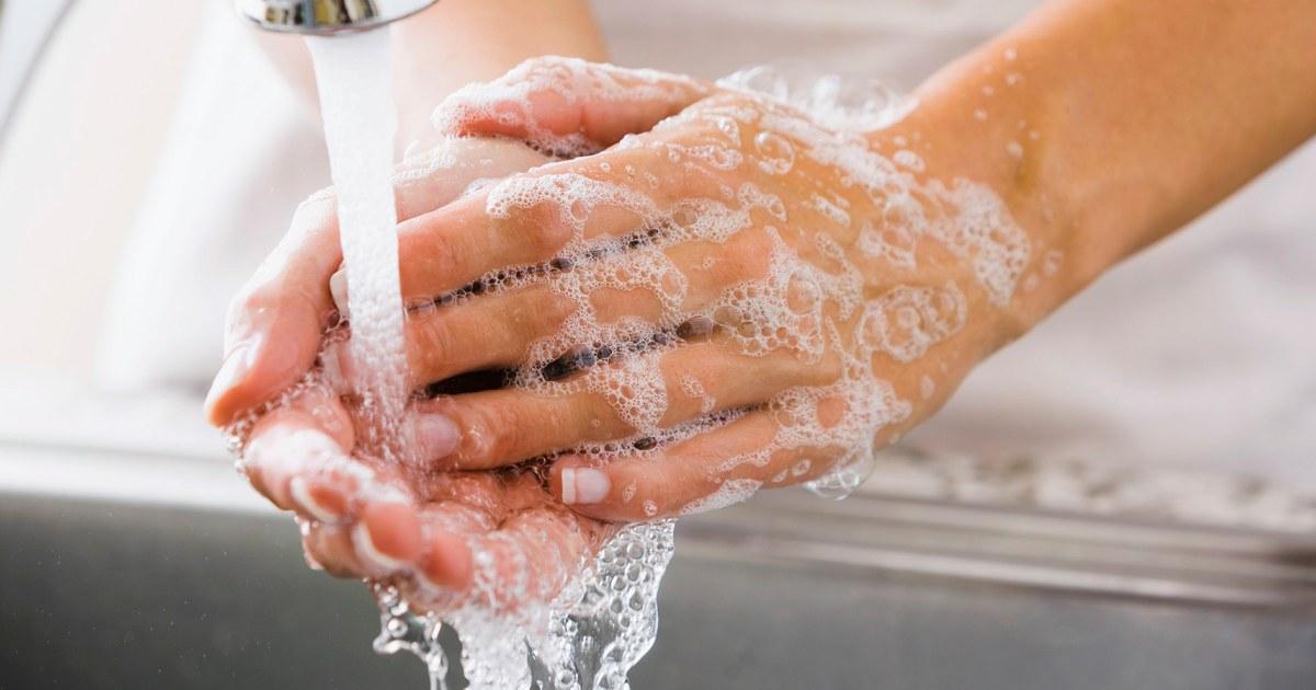 251126 washing hands stock mn 1350 3399df