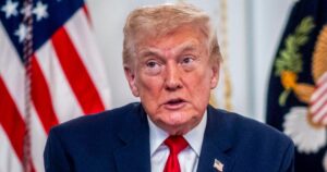 Tổng Thống Trump: Không phận Venezuela đã 'đóng cửa hoàn toàn' giữa lúc căng thẳng gia tăng 26 Tổng Thống Trump: Không phận Venezuela đã ‘đóng cửa hoàn toàn’ giữa lúc căng thẳng gia tăng