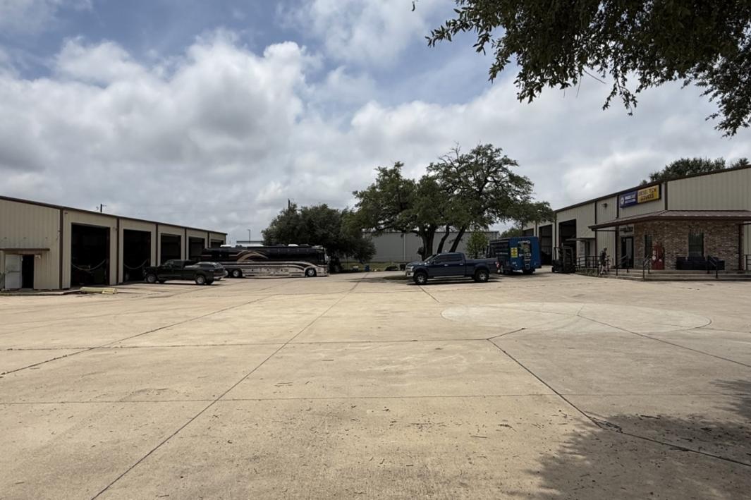 Dave’s Ultimate Automotive khai trương chi nhánh Leander 1 394030