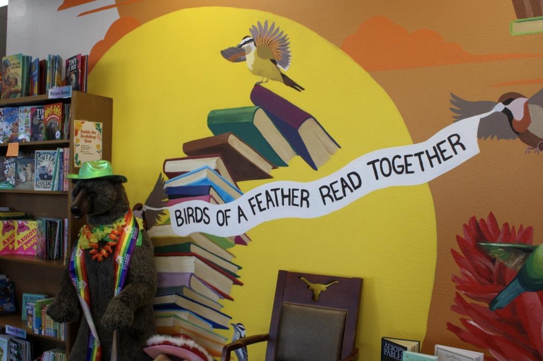 Birdhouse Books and Gifts ở Austin xây dựng không gian hòa nhập với sách đa dạng thể loại 1 394072