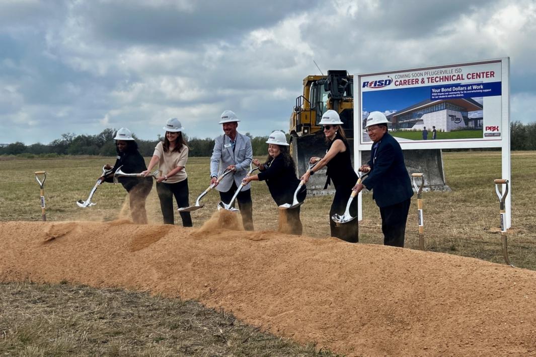 Lễ Động Thổ Trung Tâm Giáo Dục Nghề & Kỹ Thuật Tại Pflugerville 1 396311