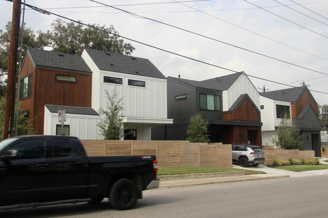 Chính sách nhà ở mới của Austin thúc đẩy hàng trăm căn nhà trong năm đầu tiên; chi phí, xu hướng di dời chưa rõ ràng 1 396662