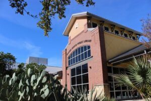 Thư Viện Công Cộng Flower Mound Mừng Kỷ Niệm 40 Năm Thành Lập