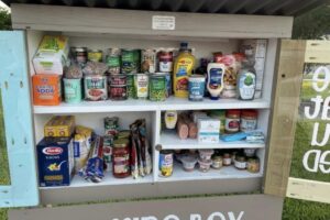 Friendswood ISD Cung Cấp Hộp Ban Phước Giúp Người Khó Khăn