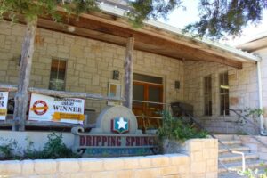 Thư Viện Cộng Đồng Dripping Springs Gây Quỹ Cho Xe Thư Viện Lưu Động