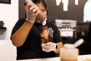 6 Quán Ăn Mới Ở Dallas-Fort Worth: Từ Kem Ốc Quế, Trà Sữa Đến Món Ấn Độ