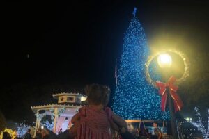 Lễ hội Ánh Sáng Carol of Lights của Grapevine Khai Mạc Mùa Lễ Hội tại Thủ Phủ Giáng Sinh Texas