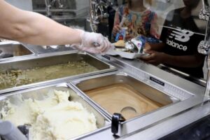 Đội Ngũ Dinh Dưỡng Học Đường Denton ISD Hướng Đến Bữa Ăn Cân Bằng, Lành Mạnh