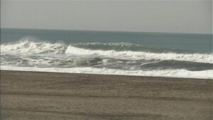 Vùng Vịnh Đối Mặt Với Sóng Lớn, Thủy Triều Dâng Cao Gây Ngập Lụt